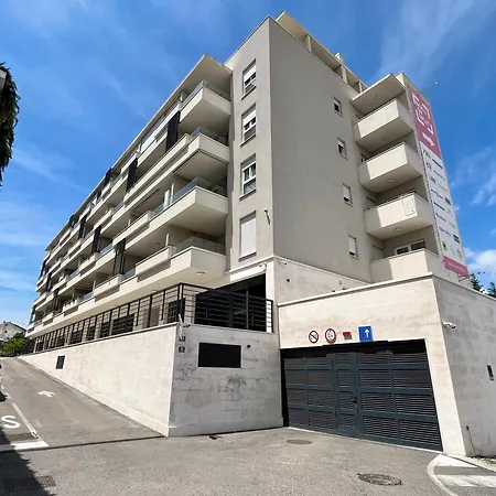 Luxury Rinos - Free Garage Parking